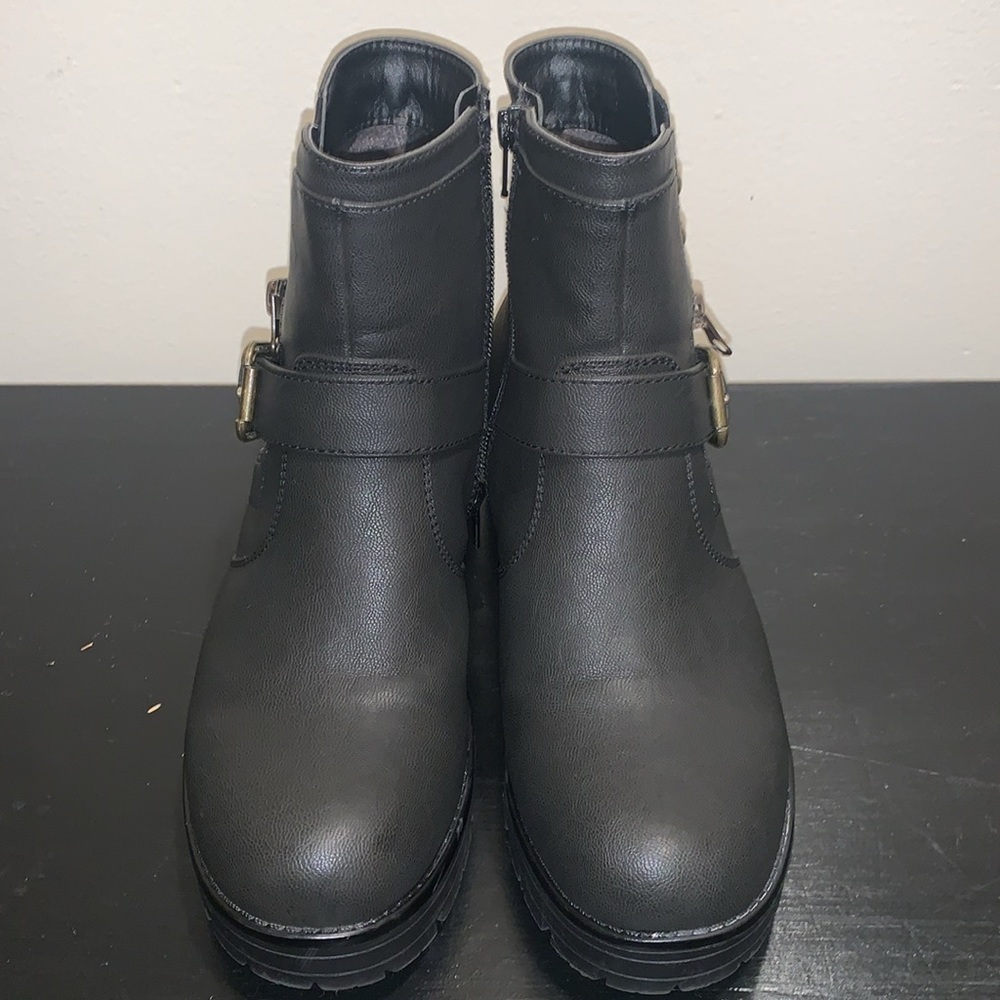 White Mountain Rufus Boots.  Size 8.  Vegan‎ Leather.
